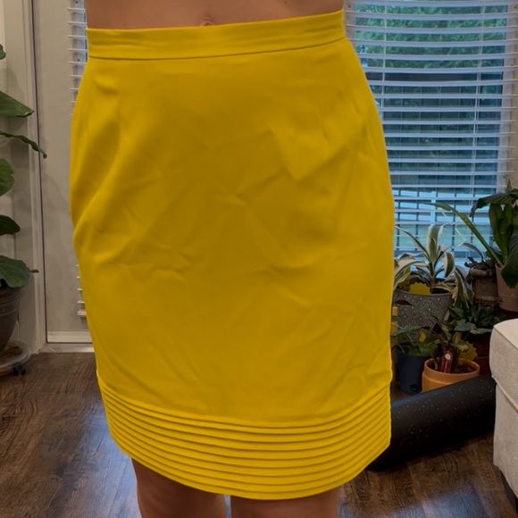 Escada Yellow Pencil Skirt - Picture 3 of 10
